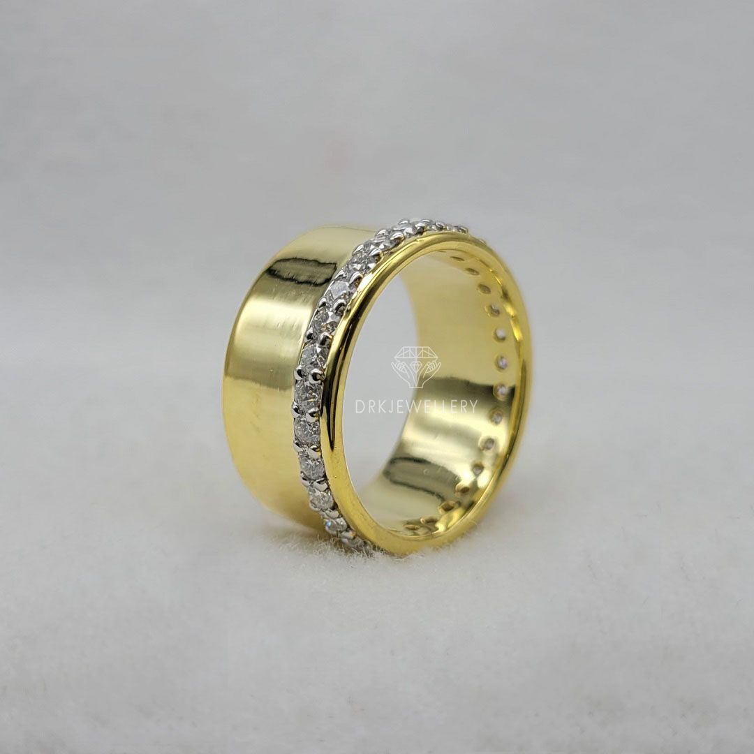 Round Cut Moissanite Men's Gold Wedding Ring