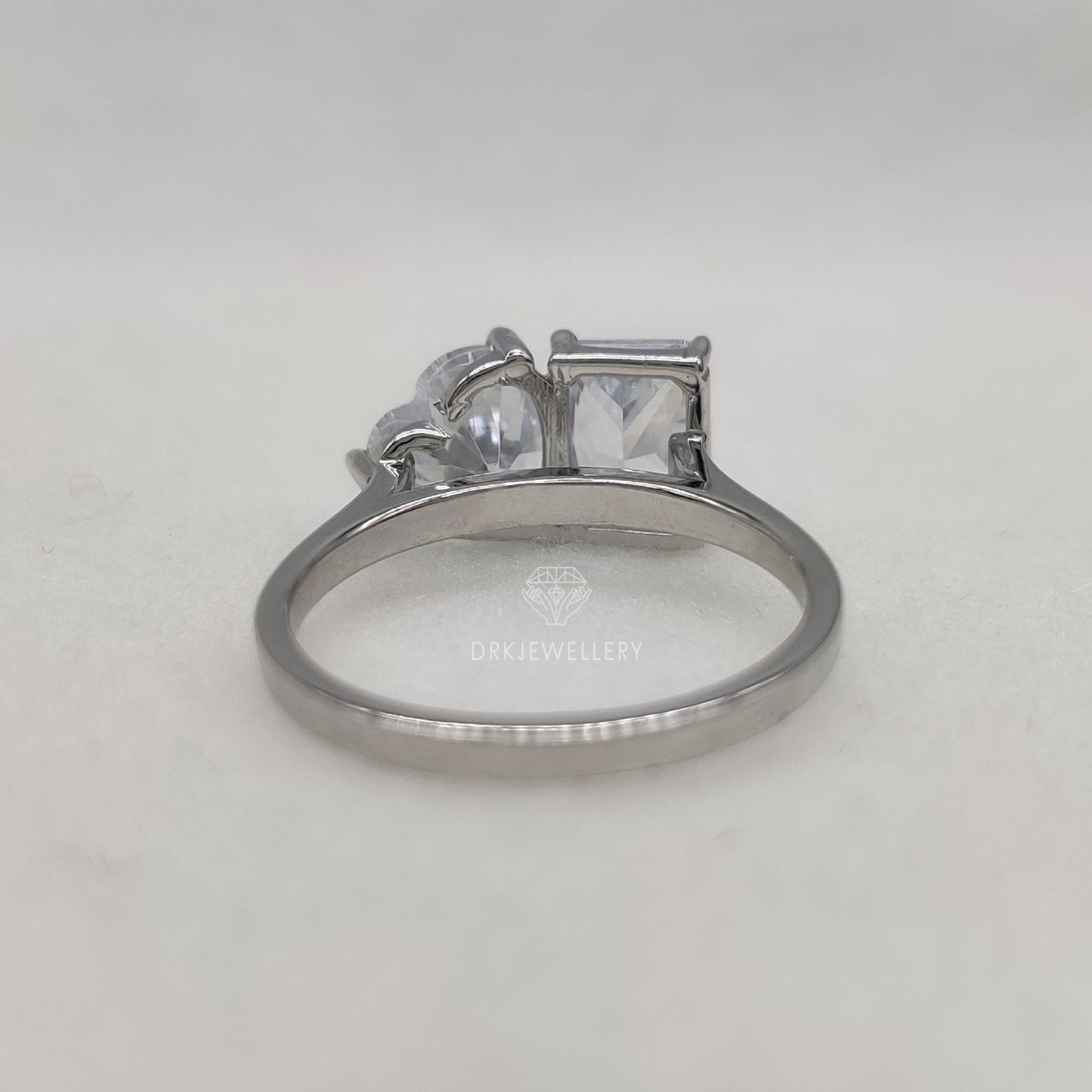 Radiant & Heart Cut Toi-et-Moi Ring With Gold