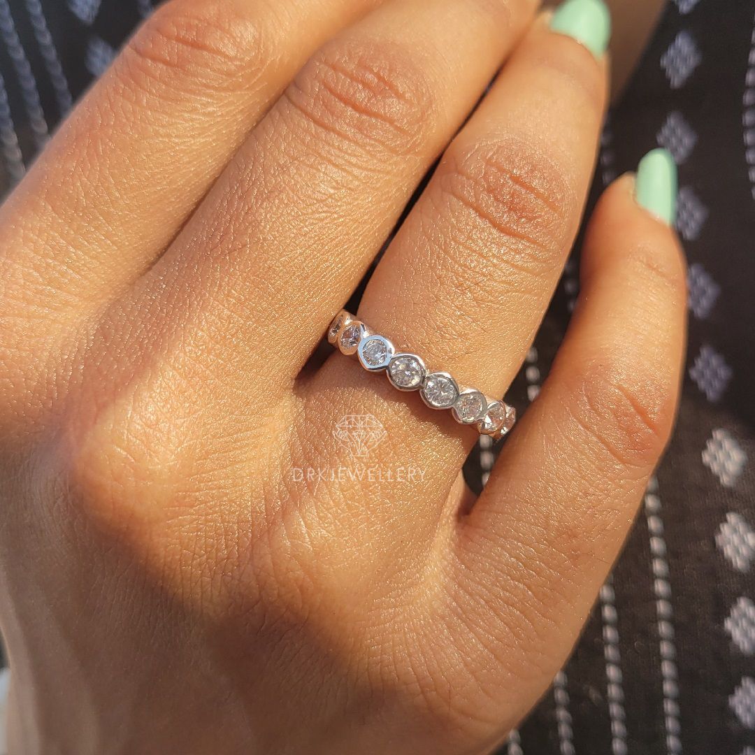 Round Cut Dimondd Bezel Set 14K Gold Wedding Band