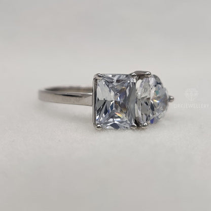Radiant & Heart Cut Toi-et-Moi Ring With Gold