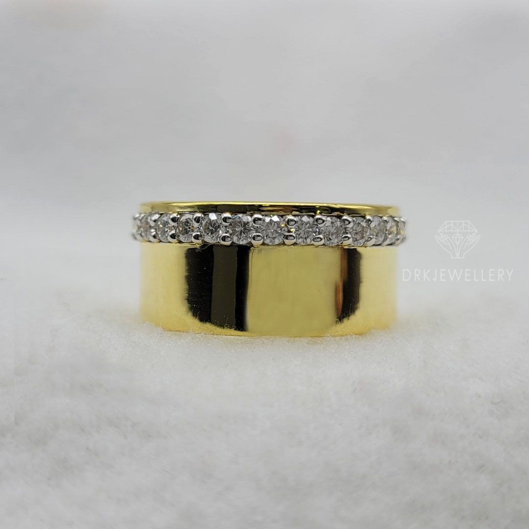 Round Cut Moissanite Men's Gold Wedding Ring