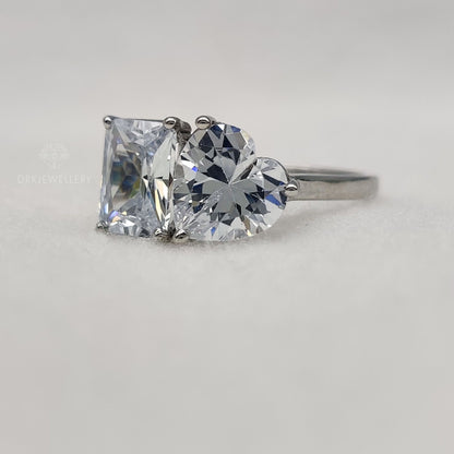 Radiant & Heart Cut Toi-et-Moi Ring With Gold