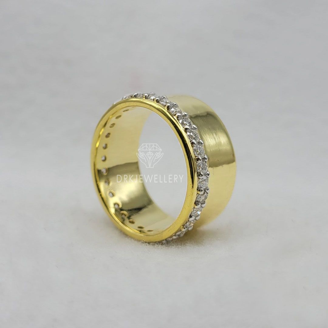 Round Cut Moissanite Men's Gold Wedding Ring