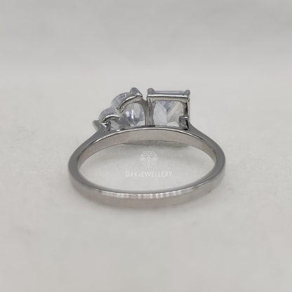 Radiant & Heart Cut Toi-et-Moi Ring With Gold