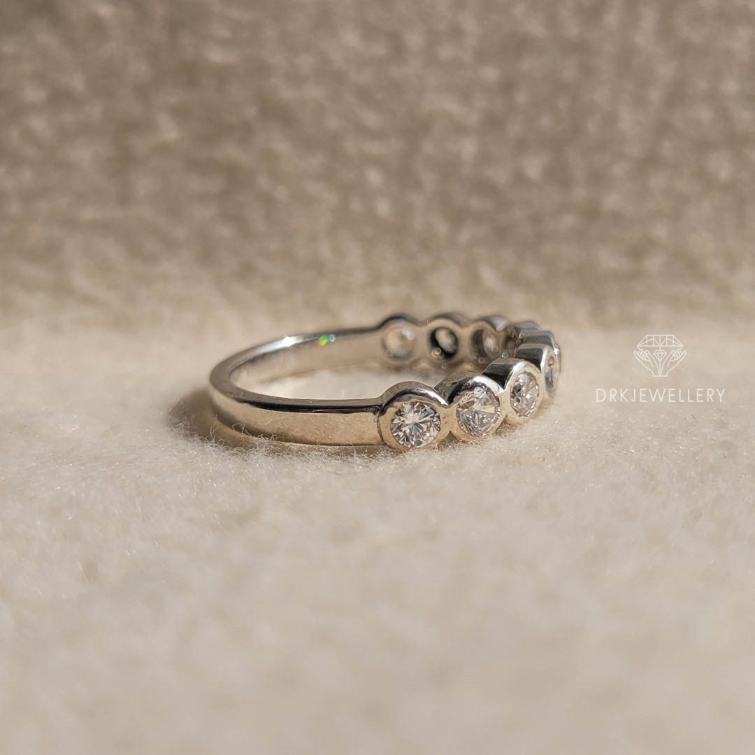 Round Cut Dimondd Bezel Set 14K Gold Wedding Band