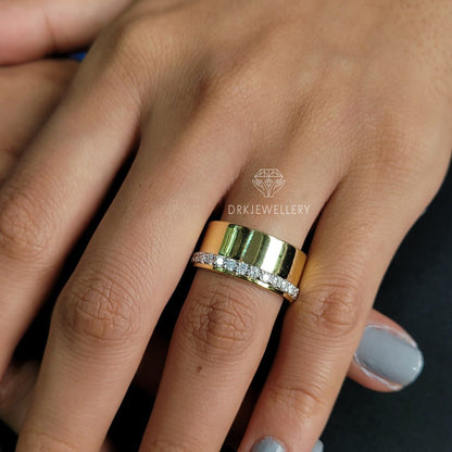 Round Cut Moissanite Men's Gold Wedding Ring