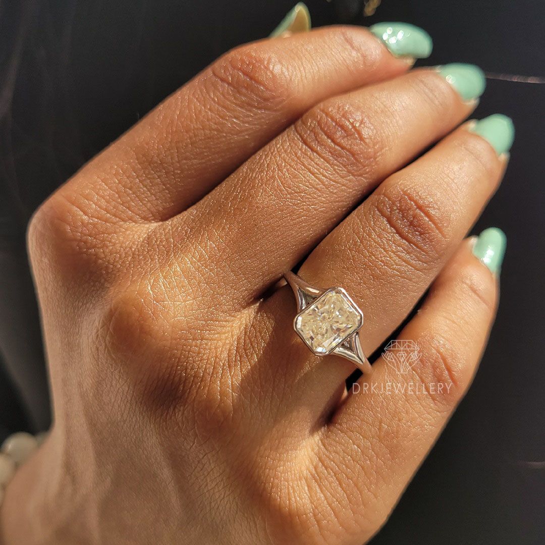 radiant cut ring-radiant cut lab grown diamond ring-lab grown diamond ring-lab iamond ring-bezel set ring-split shank ring-white gold ring