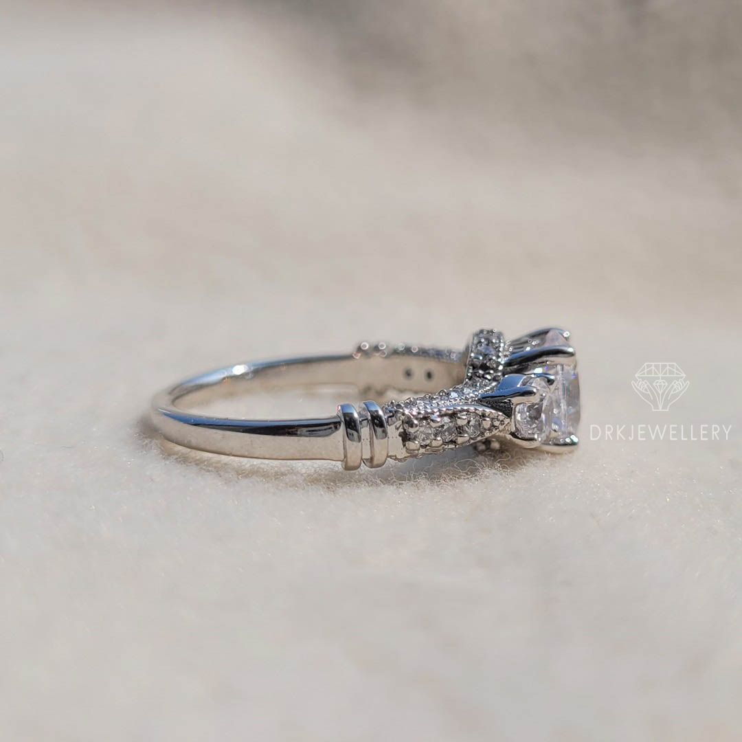round cut ring,wedding ring,engagement ring,gift for her,thre stone ring, pave set ring,persoalised gifts