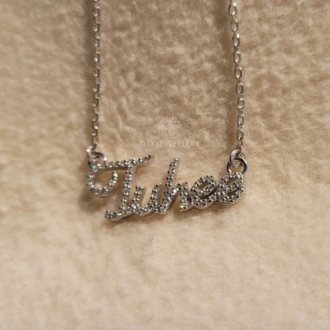 JUHEE Namecustomised name penant with chain in 14k white gold