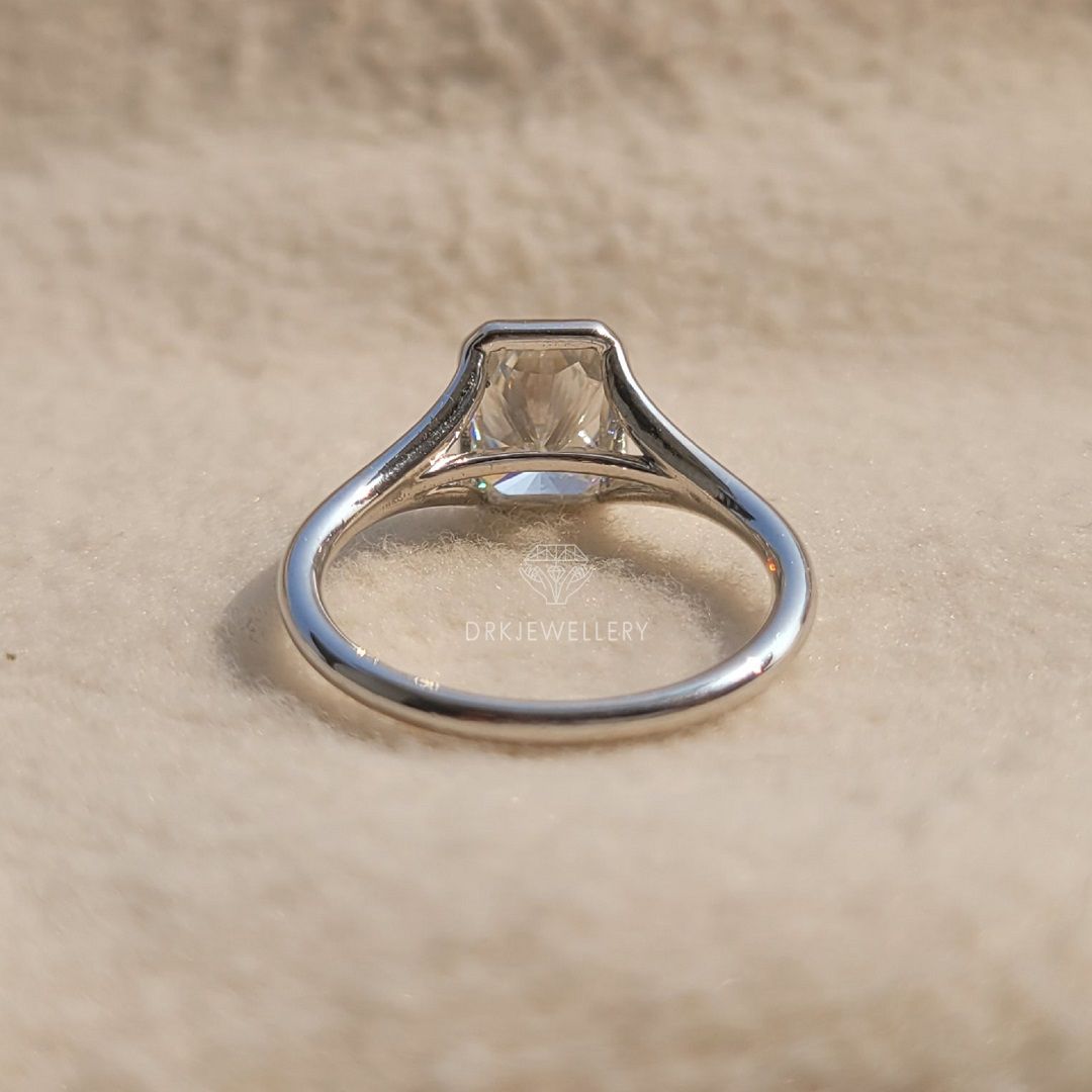 radiant cut ring-radiant cut lab grown diamond ring-lab grown diamond ring-lab iamond ring-bezel set ring-split shank ring-white gold ring