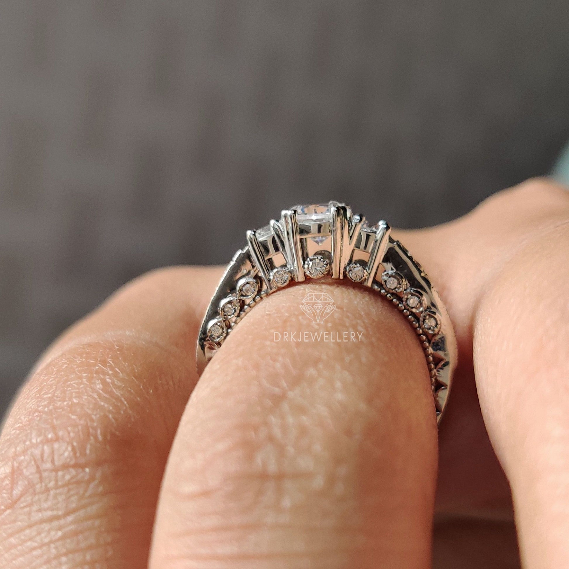 round-cut-moissanite-ring